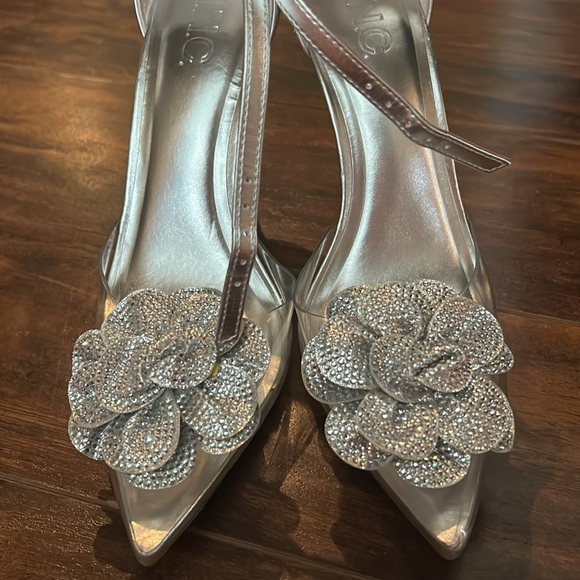 INC International Concepts Silver Stiletto Heels 8 NWOT - Picture 3 of 3